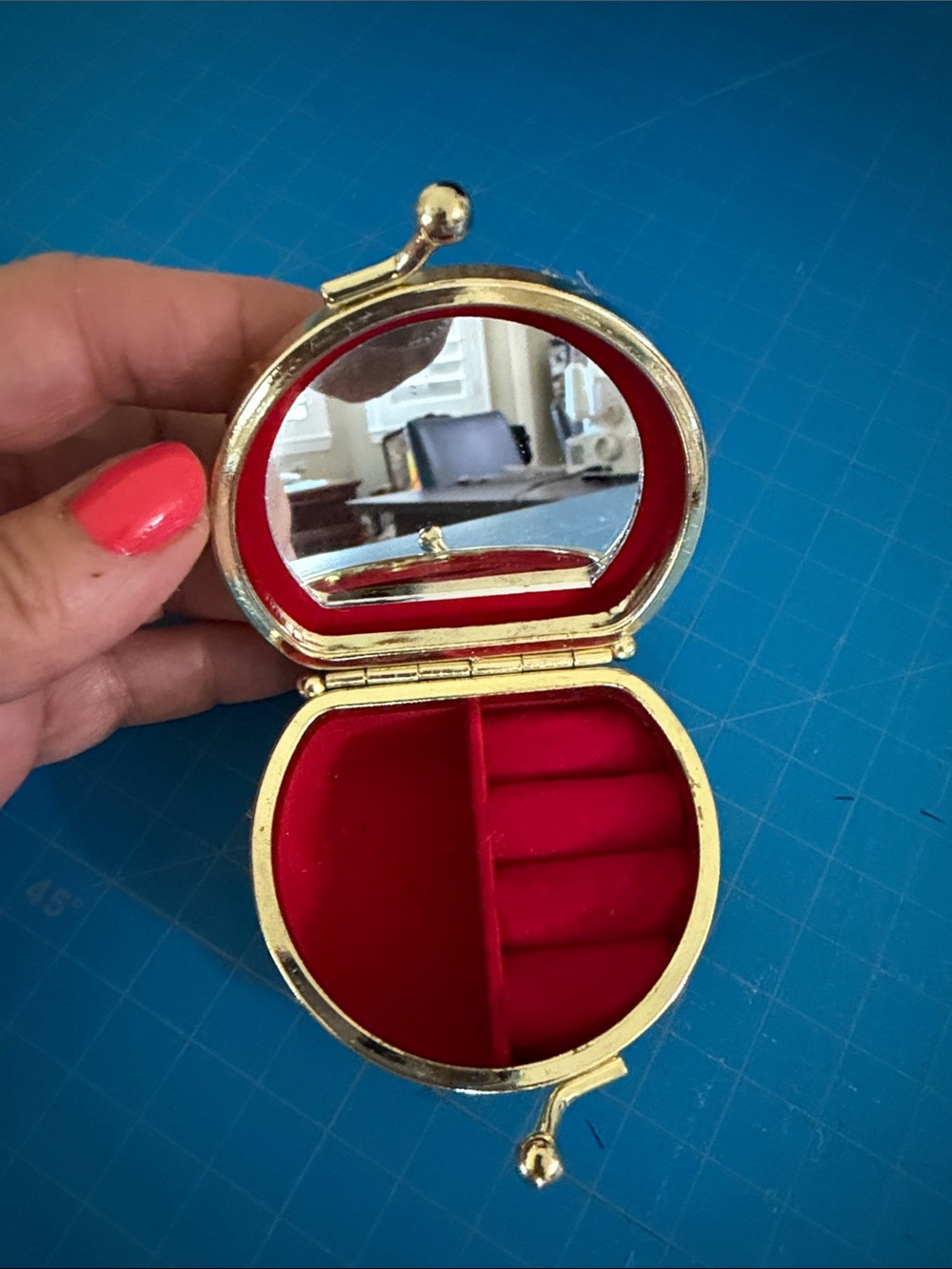 Gold Paisley Kiss-Lock jewelry case- Unbranded